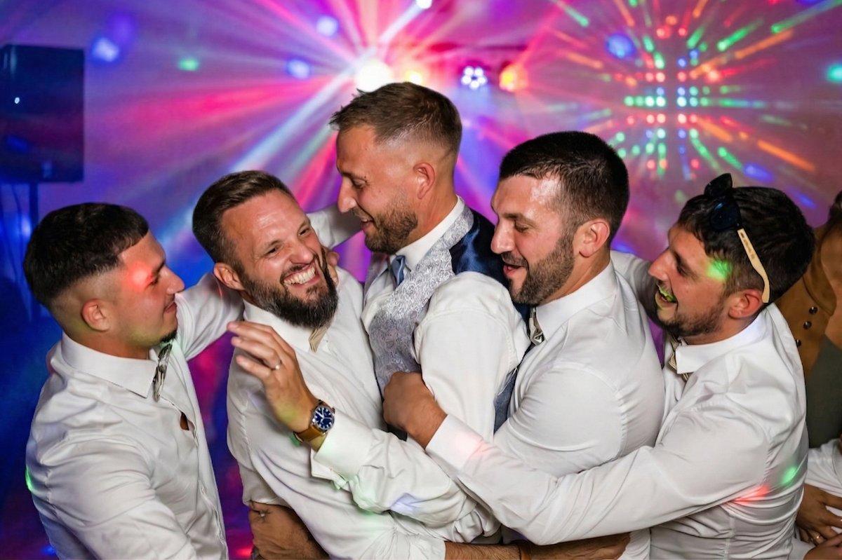 Soirée mariage – danse des témoins