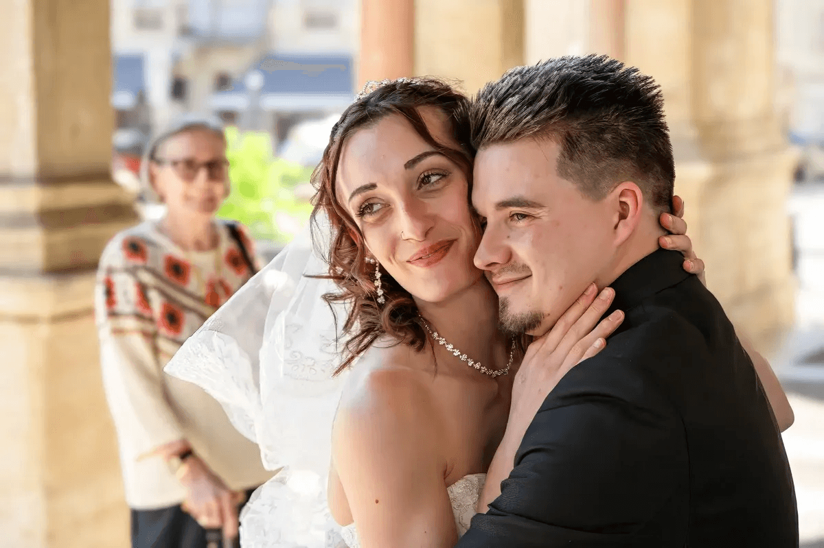 Tendres regards entre la mariée et le marié
