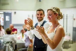 applaudissements-maries-joie-satisfaction