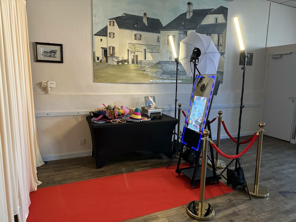 Photobooth miroir à Vesoul avec tapis rouge pour anniversaire Photobooth miroir à Vesoul avec tapis rouge pour une fête d'anniversaire
